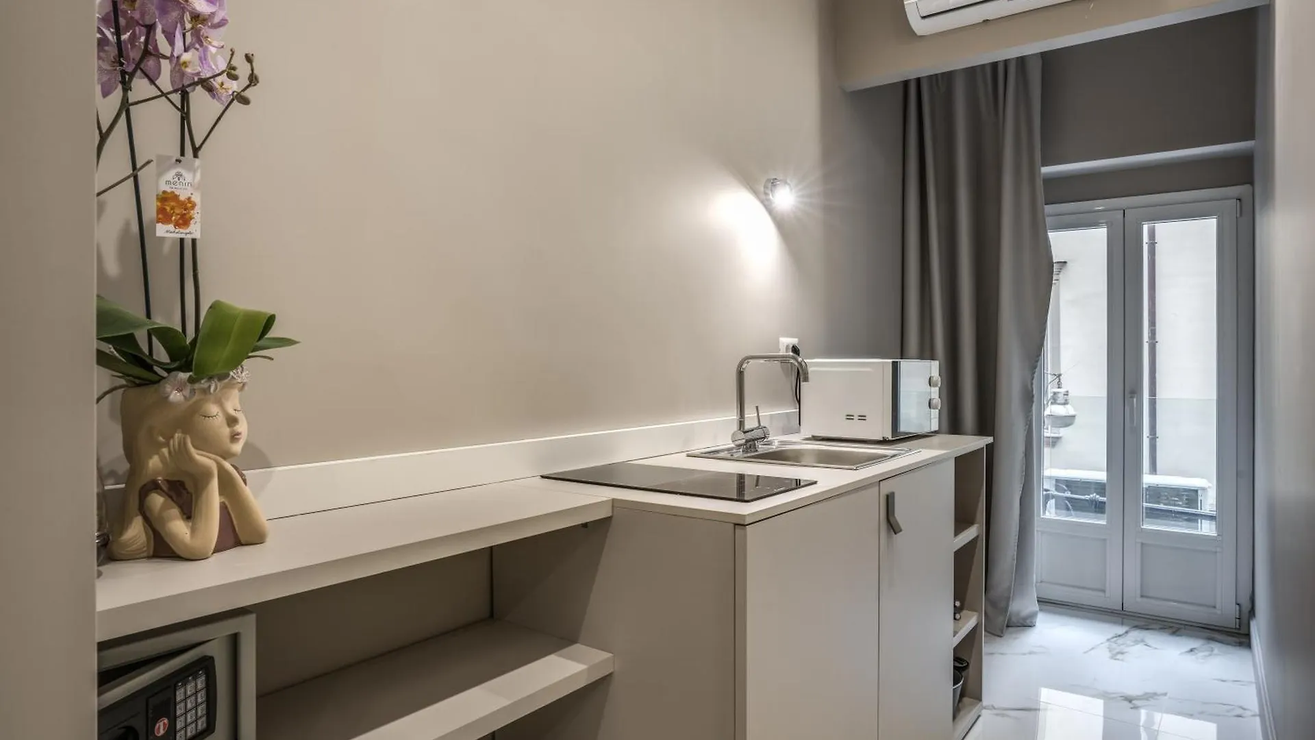 The Oasis Hotel Naples Guest house