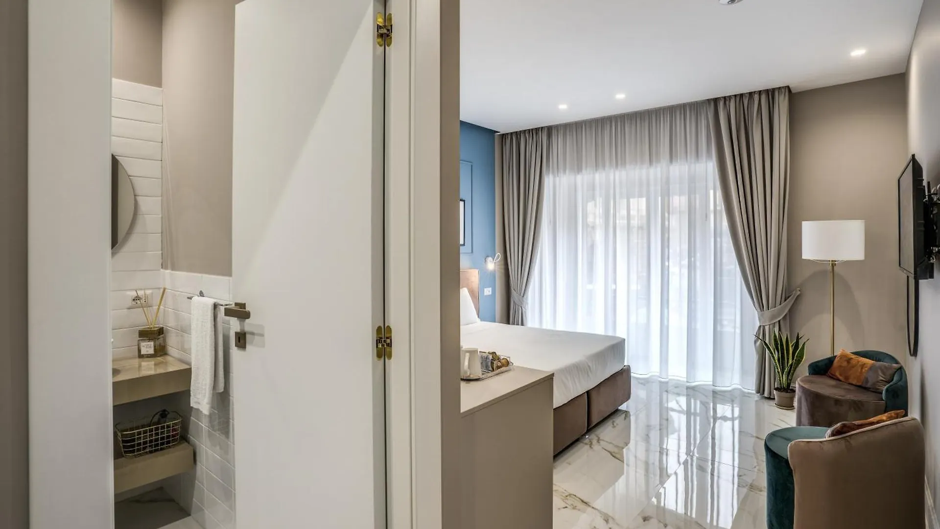 The Oasis Hotel Naples 0*,  Italy